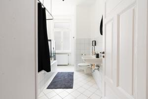 Ένα μπάνιο στο 2BR Apartment - ZENTRAL - MODERN - WIFI - KAFFEE - BUSINESS - NETFLIX