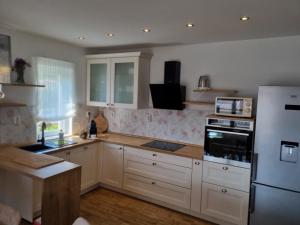 Kuchyň nebo kuchyňský kout v ubytování Apartments Manuel