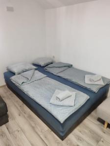 Postel nebo postele na pokoji v ubytování Apartmani Hub