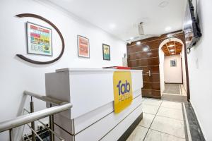 Televiisor ja/või meelelahutuskeskus majutusasutuses FabHotel Golden Key Inn Near Rajouri Garden