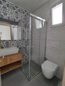 A bathroom at Adil Pansiyon