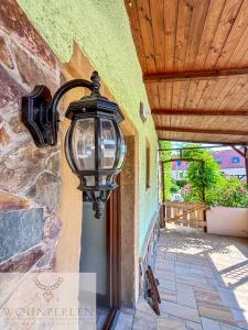 a street light on the side of a building at Wohnperle Bauernhaus Meusegast in Dohna