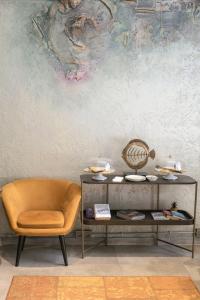 A seating area at Smart and Simple Hotel Karakoy
