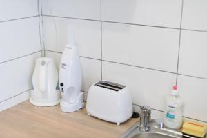 Zestaw do parzenia kawy i herbaty w obiekcie Vienna City Apartment Kempelengasse
