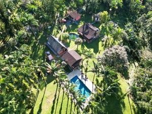 an aerial view of a resort with a pool and palm trees at Chácara bello Rio in Guaratuba