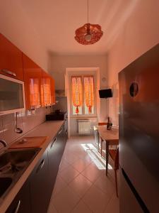 Η κουζίνα ή μικρή κουζίνα στο Geas Apartment