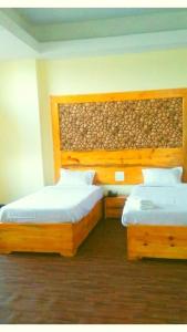 Postel nebo postele na pokoji v ubytování Shillong City Hotel