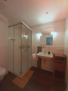Koupelna v ubytování Hotel Rosmarin