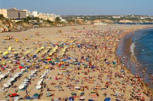 Uma praia perto do hostel