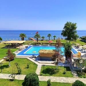 an overhead view of a resort with a large swimming pool at RA Resort Otel in Küçükkuyu