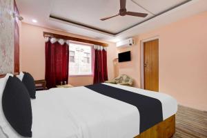 Postel nebo postele na pokoji v ubytování Hotel O Rajbagh