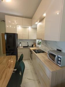 Φωτογραφία από το άλμπουμ του Beachfront Apartment Deluxe σε Podgora