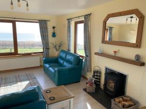 Χώρος καθιστικού στο Raasay Holiday Cottage