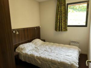Posteľ alebo postele v izbe v ubytovaní Studio confortable à Jausiers avec terrasse et accès piscine, idéal pour 4 personnes - FR-1-165B-56