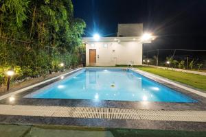 Evencia Resort内部或周边的泳池