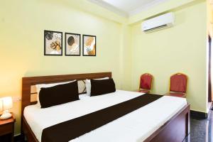 a bedroom with a bed and three pictures on the wall at Hotel O Malkajgiri Mandal in Hyderabad