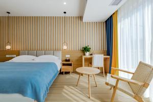 Postel nebo postele na pokoji v ubytování 黄山吉至黟山云精品酒店 宏村店