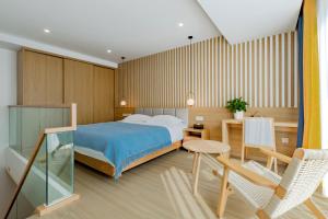 Postel nebo postele na pokoji v ubytování 黄山吉至黟山云精品酒店 宏村店