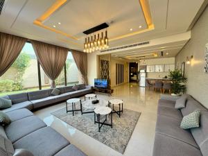 a living room with a couch and a tv at شاليهات ديلان in Riyadh