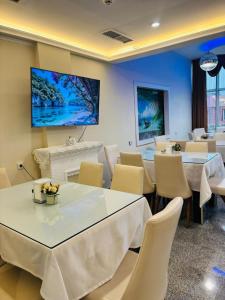 TV a/nebo společenská místnost v ubytování Hotel Argo