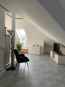 a living room with a black chair and a television at Schau ins Land in Rinteln