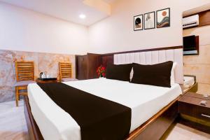 Ένα ή περισσότερα κρεβάτια σε δωμάτιο στο Hotel O Nandiwali Bus Terminal +18 φωτογραφίες