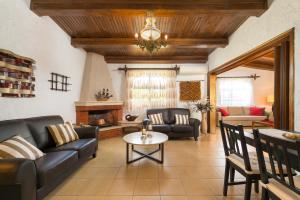 Posezení v ubytování Villa Agia Paraskevi