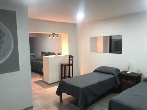 a bedroom with two beds and a kitchen with a table at La Mia Casa in Florida