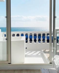 Vista generica sul mare o vista sul mare dall'interno della stanza in casa privata