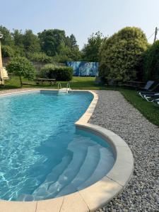 Bazén v ubytování Gite du Pavillon nebo v jeho okolí