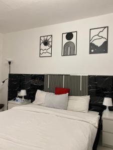Postel nebo postele na pokoji v ubytování Eden Hotel