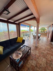 a living room with a couch and a table at BEL Z 'IGUANE in Trois-Rivières