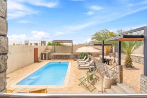 Bazén v ubytování Villa RNJ, familiale et luxueuse nebo v jeho okolí
