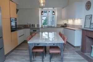 a kitchen with a table and chairs in it at Les chambres de la Marquise in Martel