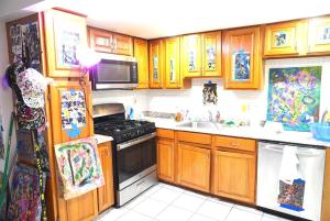 Dapur atau dapur kecil di Couture Room , West New York near NYC