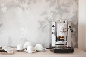 Příslušenství pro přípravu čaje a kávy v ubytování Hotel Magnolie GmbH