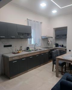 a kitchen with black cabinets and a table in a room at Casa Riva in Ríva +7 photos