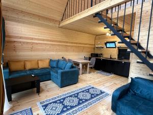 Ruang duduk di Nabadi Kazbegi Cottage