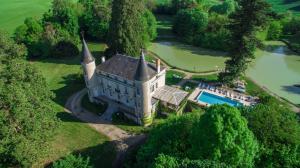an aerial view of a castle with a swimming pool at Château Les Vallées in Tournon-Saint-Pierre
