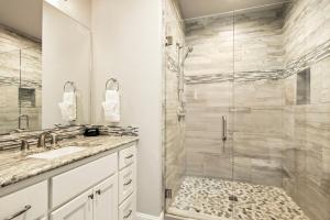 Ένα μπάνιο στο Big Red Chicken Estate