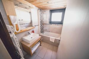 Koupelna v ubytování Chalet Hôtel Les Airelles