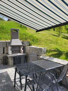 Rõdu või terrass majutusasutuses Tiny House Eulenbach