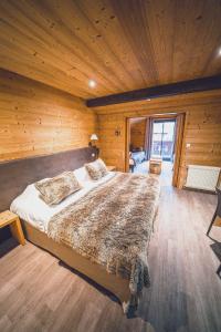 Postel nebo postele na pokoji v ubytování Chalet Hôtel Les Airelles