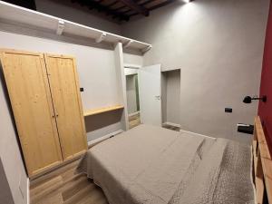 a small bedroom with a bed and a door at Domus Librande in Castiglione in Teverina