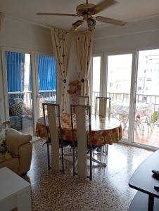 Ruang duduk di Perla del Mar - 150 metros del mar