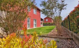 Κήπος έξω από το Casa con piscina Riosar Santiago