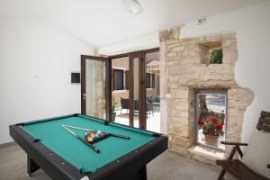 Mesa de billar en Holiday house Balarini