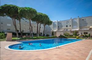 The swimming pool at or close to VACAY Apartamento Laia, respira aire puro, en la Costa Brava, L'Escala!