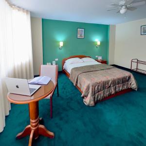 Ένα ή περισσότερα κρεβάτια σε δωμάτιο στο Hotel La Molina