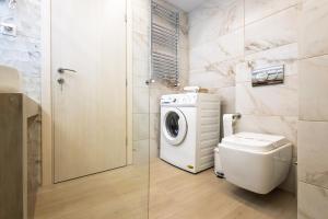 Koupelna v ubytování Kallikratia Suites 1